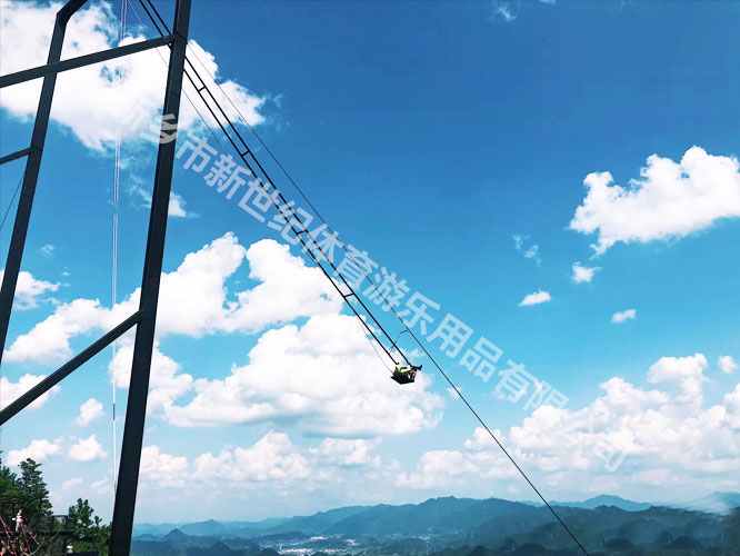 峡谷悬崖秋千